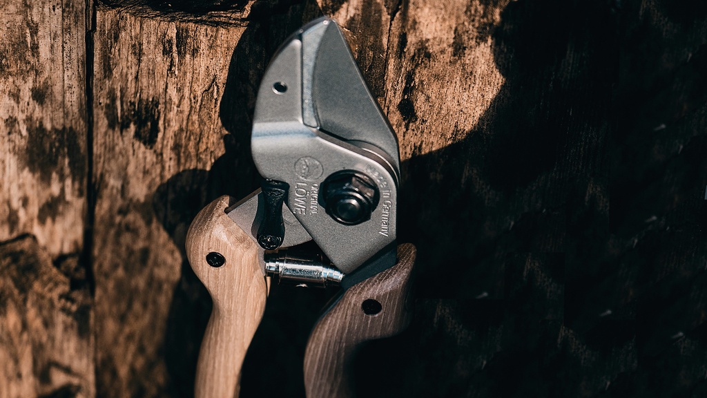 Baumschere LÖWE N7.104, Hickory-Holzgriff, 20 cm lang